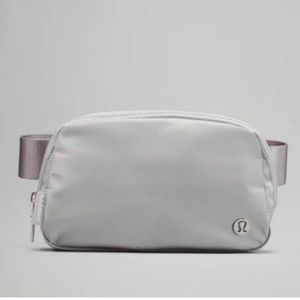 Lululemon Everywhere Belt Bag Silver Drop NWT
